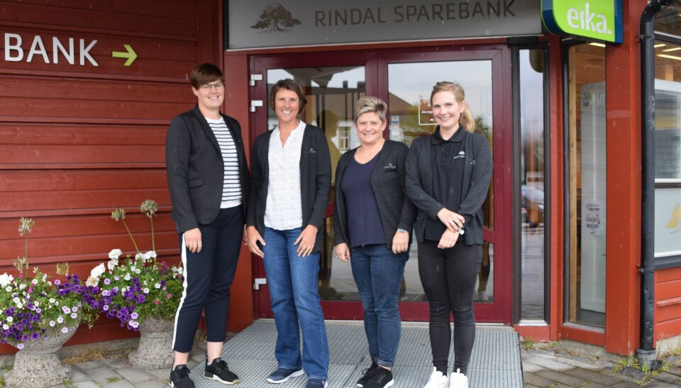 Tove Halseth, Arnhild Foseide Fagerholt, Sigrun Bakken og Ina Hames er sertifiserte finansielle rådgivere i Rindal Sparebank.