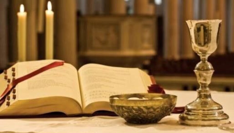 Katolsk messe i Surnadal Katolsk messe illustrasjon med blant annet to levende lys