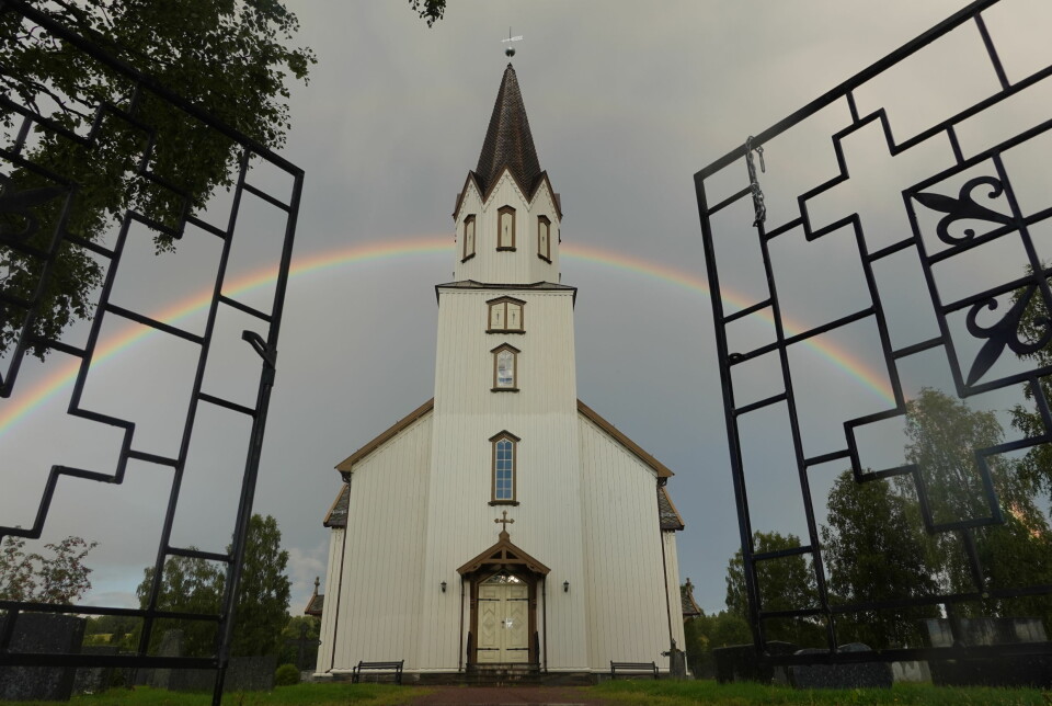 Regnbue over Rindal kirke
