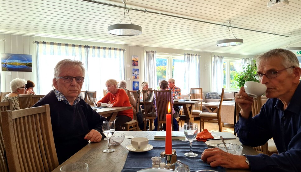 Det vart servert god, smakfull lapskaus, riskrem og kaffe etter kåseriet