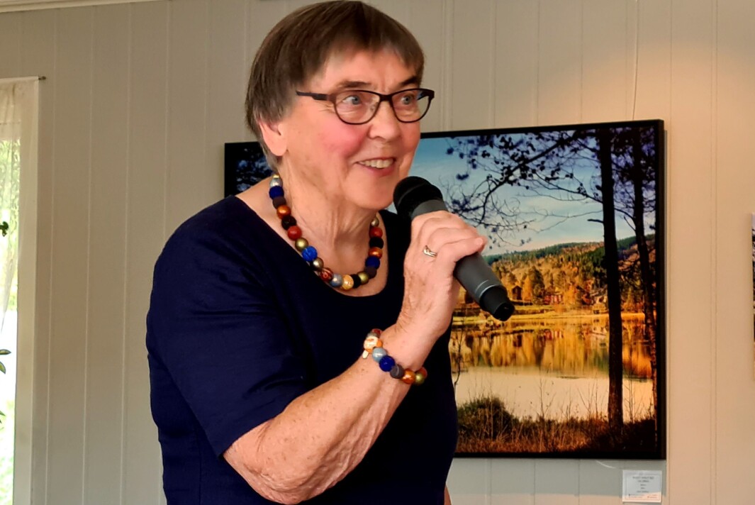 Leder i pensjonistlaget, Helene Marie Nergård, takka Løset og Mauset for dei gode innlegga og overrakte blomster Leder i pensjonistlaget, Helene Marie Nergård, takka Løset og Mauset for dei gode innlegga og overrakte blomster