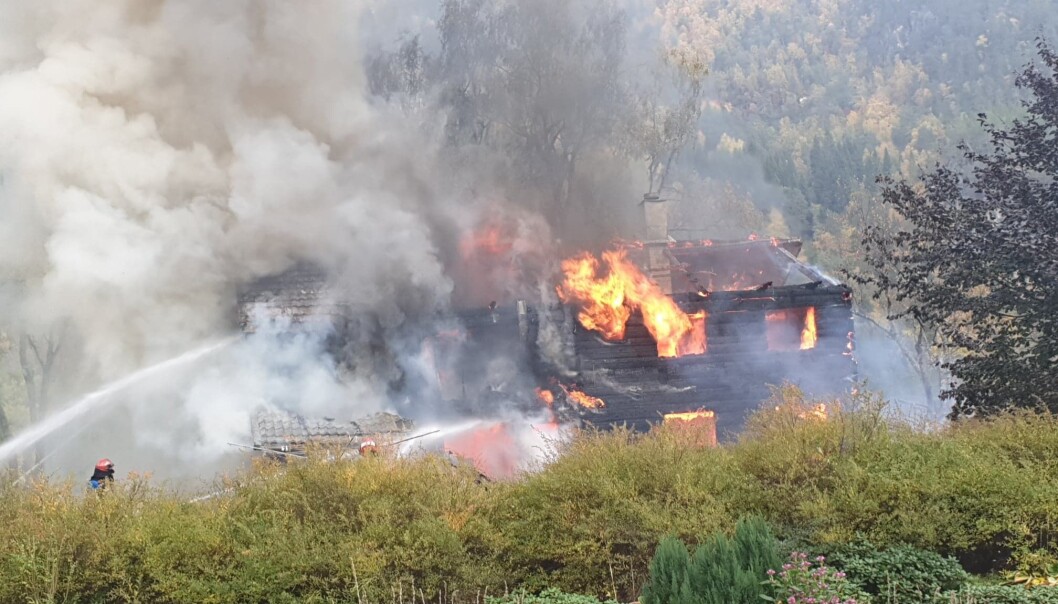 Brannslukkingsarbeid i Todalen fredag 2. oktober. Brannslukkingsarbeid i Todalen fredag 2. oktober.