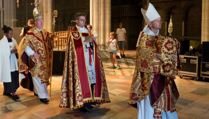 Biskop Erik Varden (t.h.) under pontifikal olsokmesse i Nidarosdomen 2018 (Pressefoto). Biskop Erik Varden (t.h.) under pontifikal olsokmesse i Nidarosdomen 2018 (Pressefoto).