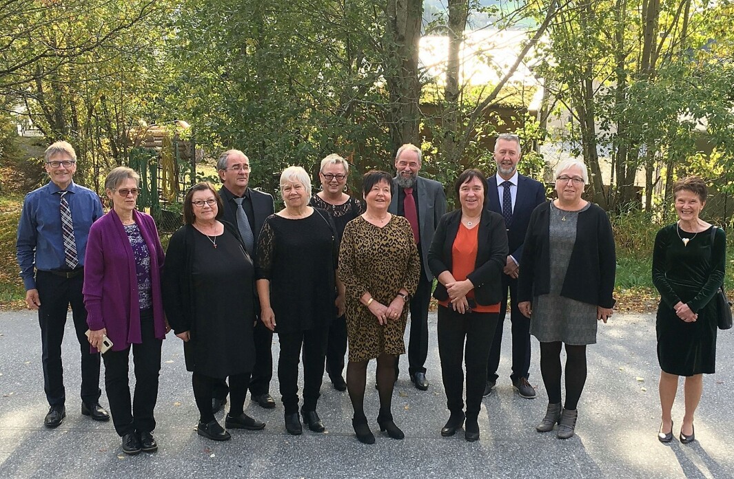 50-årsjubilantane. Frå venstre Kristian Settem, Mari Ann Bævre, Ingrun Solem Vist, Rolf Gunnar Hamnes, Magny Bele, Eldbjørg Settem Nessæther, Torill Dønheim Kvande, Kjell Inge Berge, Kirsten Solem, Magnar Sigbjørn Holten, Annlaug Bele Rønning, Ann Grete Gravvold. 50-årsjubilantane. Frå venstre Kristian Settem, Mari Ann Bævre, Ingrun Solem Vist, Rolf Gunnar Hamnes, Magny Bele, Eldbjørg Settem Nessæther, Torill Dønheim Kvande, Kjell Inge Berge, Kirsten Solem, Magnar Sigbjørn Holten, Annlaug Bele Rønning, Ann Grete Gravvold.