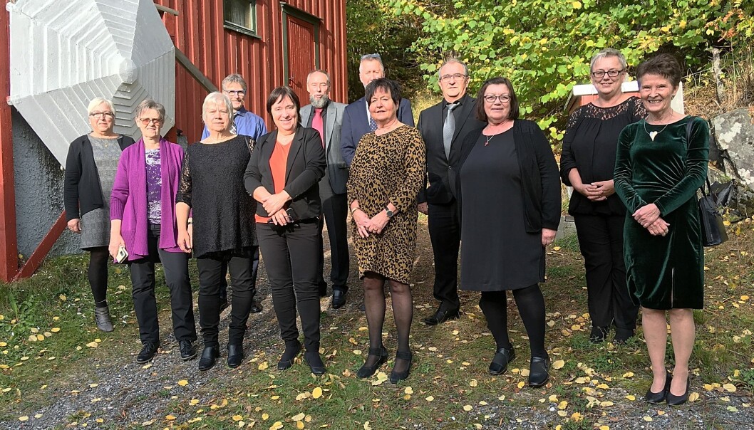 50-årskonfirmantane samla ved museet i Bøfjorden. Frå venstre Annlaug Bele Rønning, Mari Ann Bævre, Magny Bele, Kristian Settem, Kirsten Solem, Kjell Inge Berge, Magnar Sigbjørn Holten, Torill Dønheim Kvande, Rolf Gunnar Hamnes, Ingrun Solem Vist, Eldbjørg Settem Nessæther, Ann Grete Gravvold. 50-årskonfirmantane samla ved museet i Bøfjorden. Frå venstre Annlaug Bele Rønning, Mari Ann Bævre, Magny Bele, Kristian Settem, Kirsten Solem, Kjell Inge Berge, Magnar Sigbjørn Holten, Torill Dønheim Kvande, Rolf Gunnar Hamnes, Ingrun Solem Vist, Eldbjørg Settem Nessæther, Ann Grete Gravvold.