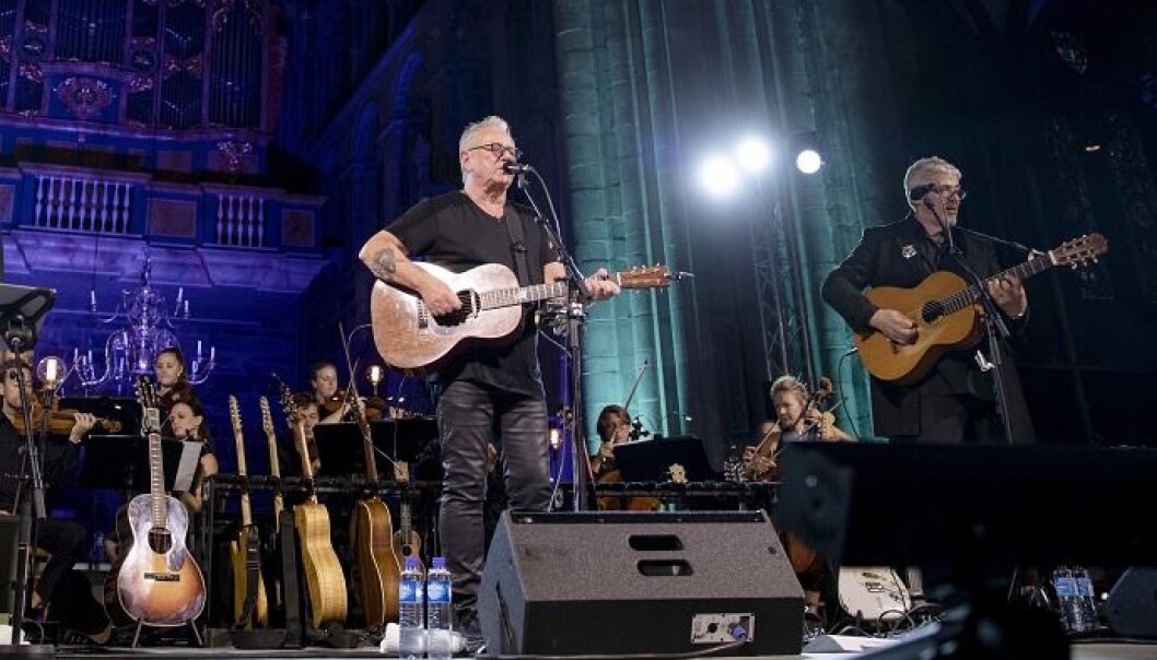 Åge Aleksandersen, Gunnar Pedersen og TrondheimSolistene på scena i Nidarosdomen under Olavsfestdagene i Trondheim. Åge Aleksandersen, Gunnar Pedersen og TrondheimSolistene på scena i Nidarosdomen under Olavsfestdagene i Trondheim.