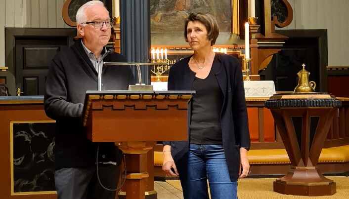 Ledar for soknerådet Leif Ove Grytbakk og nestledar Arnhild Foseide Fagerholt orienterte om innsamlingsaksjonen for flygel og anbefalte den Ledar for soknerådet Leif Ove Grytbakk og nestledar Arnhild Foseide Fagerholt orienterte om innsamlingsaksjonen for flygel og anbefalte den