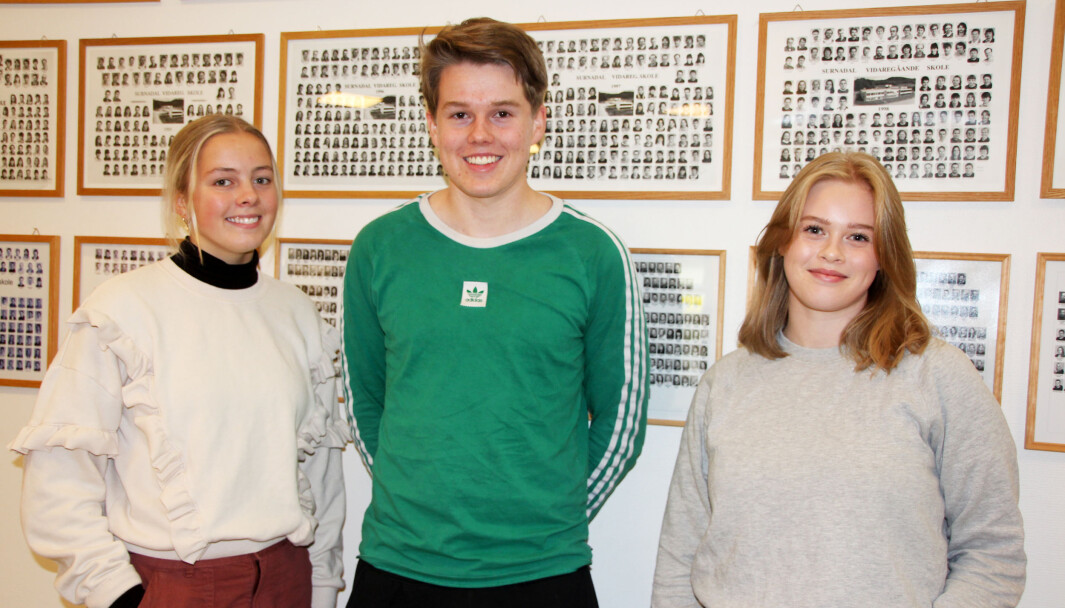 Kristin Bøklep (f.v.), Edvard Bolme Fjerstad og Gunn Astrid Hove i forbindelse med en tidligere sak om russerevyen, som russen nå har valgt å avlyse. Kristin Bøklep (f.v.), Edvard Bolme Fjerstad og Gunn Astrid Hove i forbindelse med en tidligere sak om russerevyen, som russen nå har valgt å avlyse.