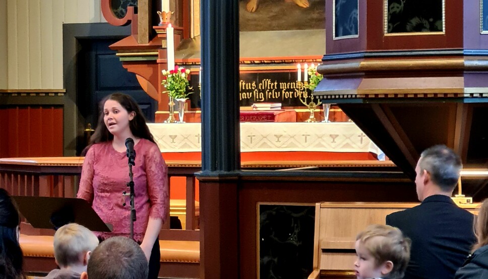 Sopranen Irene Snuruås og kantor Bjørn Vevang avslutta gudstjenesta med Ola Bremnes si vise 'Har du fyr'.