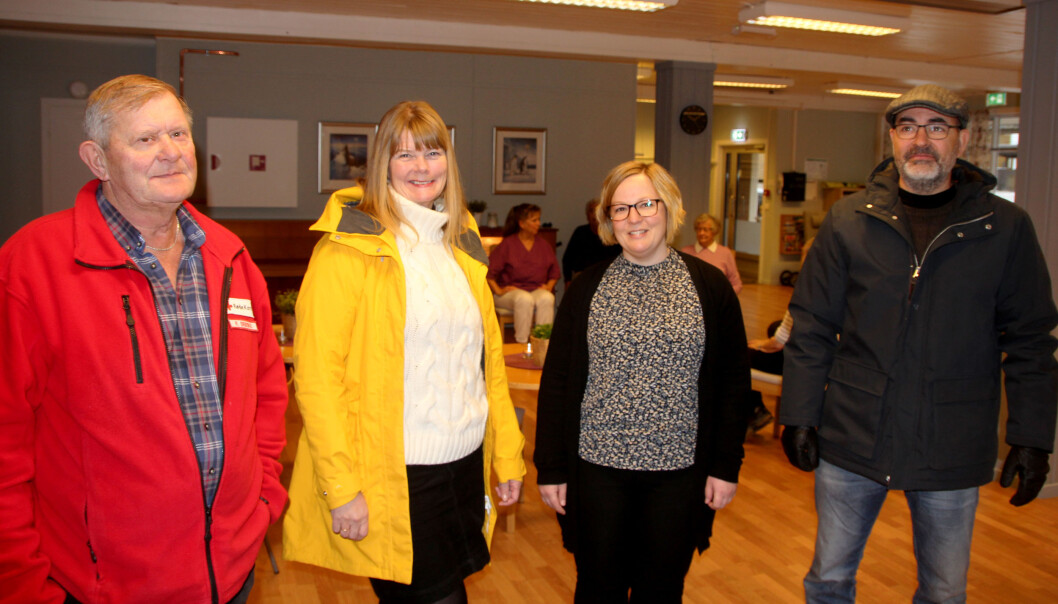 Reidar Brøske (f.v.), Lilli Husby, Hilde Staveli Solli og Lars Sæther i samband med gjenopning av Surnadal Frivilligsentral og Surnadal Ungdomsklubb. Reidar Brøske (f.v.), Lilli Husby, Hilde Staveli Solli og Lars Sæther i samband med gjenopning av Surnadal Frivilligsentral og Surnadal Ungdomsklubb.
