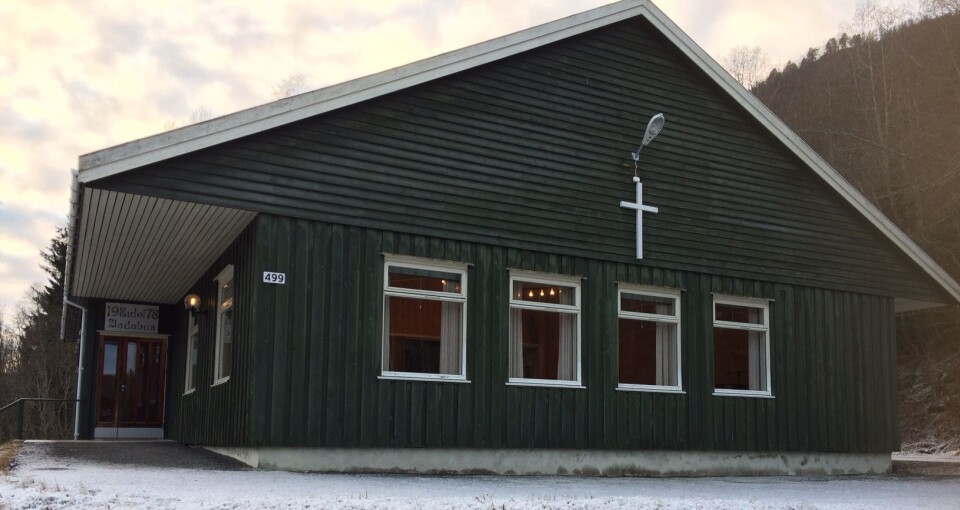 Nyttårsfest på Eidet bedehus Et hus med kors på veggen