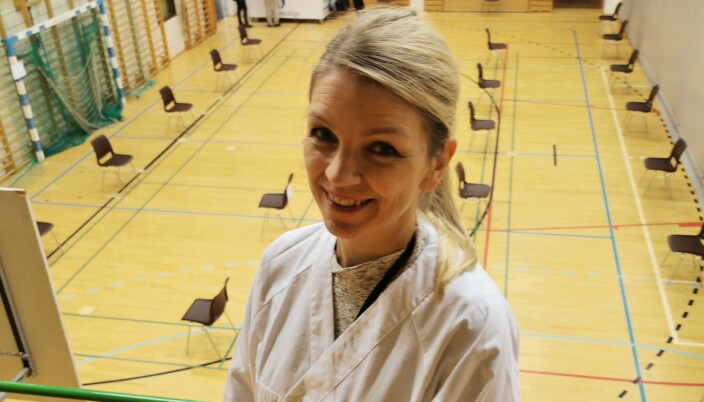 Heidi Elnes Fiske med ventesona bak Heidi Elnes Fiske med ventesona bak