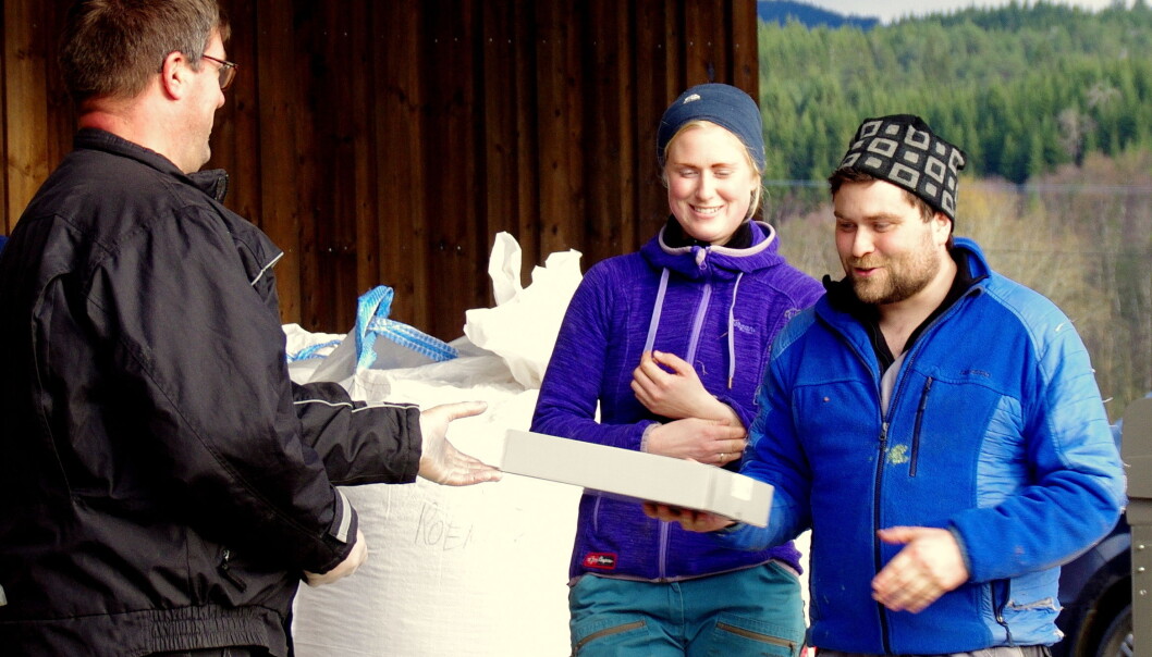 Ivar Myklegard gav ei klokke frå produsentlaget, sikkert for at dei skal fortsette å følgje med tida. Ivar Myklegard gav ei klokke frå produsentlaget, sikkert for at dei skal fortsette å følgje med tida.