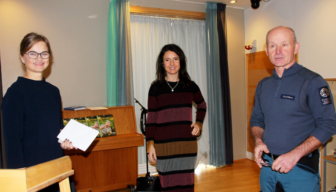 Ordførar i Surnadal, Margrethe Svinvik (f.v.), stortsingspolitikar Jenny Klinge og Lars Olav Lund frå SNO. Ordførar i Surnadal, Margrethe Svinvik (f.v.), stortsingspolitikar Jenny Klinge og Lars Olav Lund frå SNO.