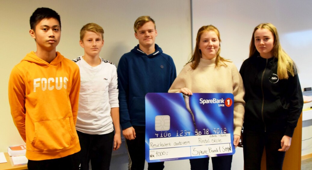 F.v. Myke Gabriel Tagalogon, Mikkel Bakken, Alexander Flåtten Rise, Sofie Solli Jacobsen og Helene Bolme Vuttudal. F.v. Myke Gabriel Tagalogon, Mikkel Bakken, Alexander Flåtten Rise, Sofie Solli Jacobsen og Helene Bolme Vuttudal.