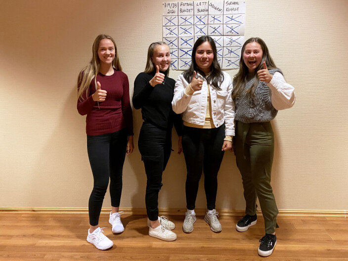 Karen Grytskog Skralthaug (f.v.), Stine Fiske, Agnes Vikavoll og Oda Bæverfjord stakk av med seieren i quizen. Karen Grytskog Skralthaug (f.v.), Stine Fiske, Agnes Vikavoll og Oda Bæverfjord stakk av med seieren i quizen.