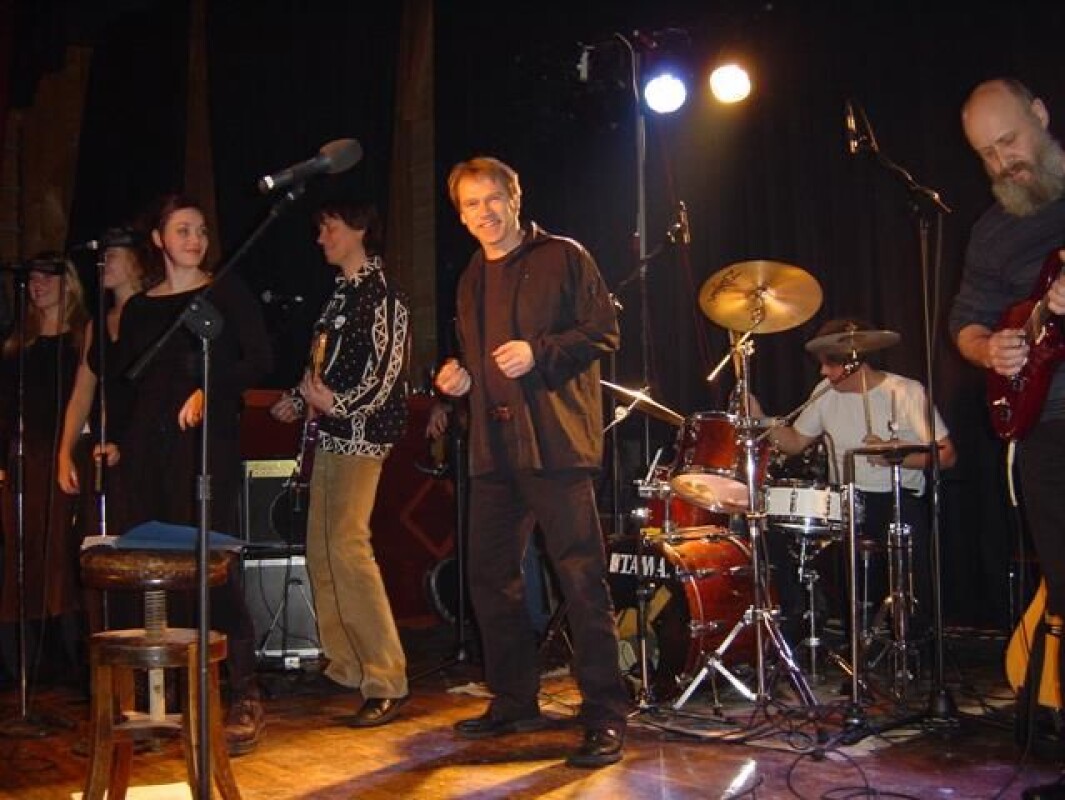 Julekonsert i forsamlingshuset Trollheim 21. desember 2002. Johan Sæther band, fra Oppdal, og vokalgruppa Java fra Rindal og Rennebu (Ragnhild Børset, Ann Helen Stamnsve og Jeanette Paulsen). Julekonsert i forsamlingshuset Trollheim 21. desember 2002. Johan Sæther band, fra Oppdal, og vokalgruppa Java fra Rindal og Rennebu (Ragnhild Børset, Ann Helen Stamnsve og Jeanette Paulsen).