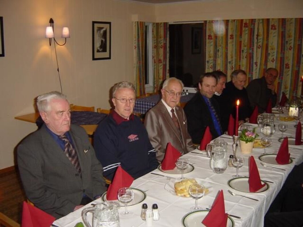 Bolme Pensjonat, 30. januar 2004. 25-årsetterlag for å mimre om NM på ski i Rindal i 1979. Fra venstre: Peder Heggem (ordfører i 1979), Olav Helgetun, Arvid Aasgaard, Marvin Røen, Inge Grøseth, Edvin Opøien og Odd Landsem. Bolme Pensjonat, 30. januar 2004. 25-årsetterlag for å mimre om NM på ski i Rindal i 1979. Fra venstre: Peder Heggem (ordfører i 1979), Olav Helgetun, Arvid Aasgaard, Marvin Røen, Inge Grøseth, Edvin Opøien og Odd Landsem.