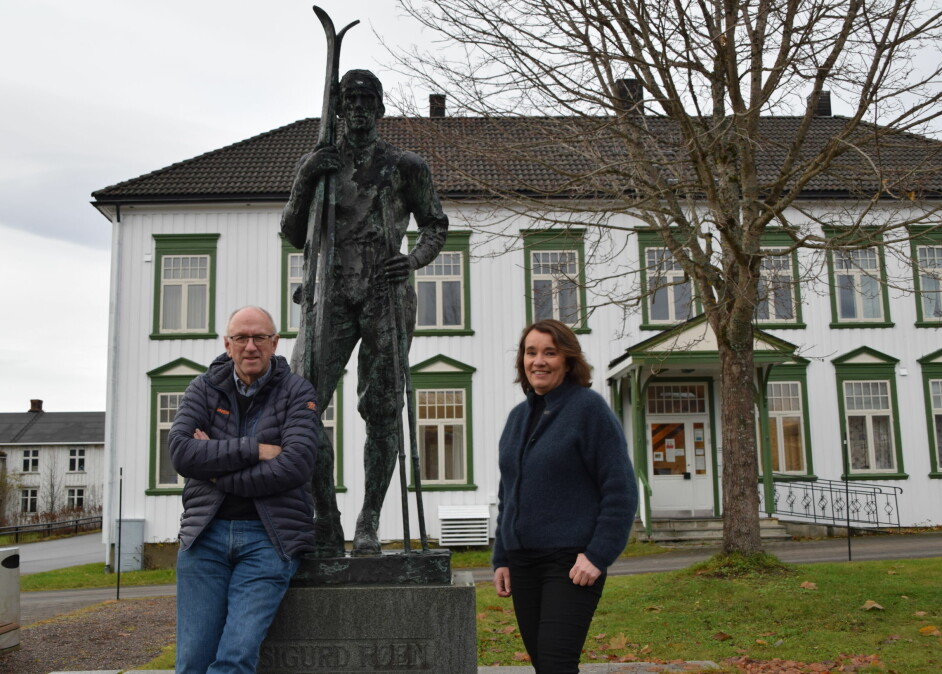 Odd inge Løfald og Kirsti Helgetun berømmer alle som har vært med og bidratt til at Trollheimsporten har overlevd i 20 år.