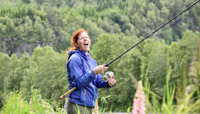 Lisa Forslund prøvde fiskelykken under fiskekonkurransen som ble arrangert for lokalpolitikere i 2019 Lisa Forslund prøvde fiskelykken under fiskekonkurransen som ble arrangert for lokalpolitikere i 2019