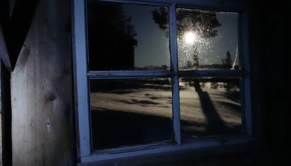 Nydelig med måneskinn på utedassen, som jeg 'vokste opp med', på familiens hytte Jobo i Langlimarka.