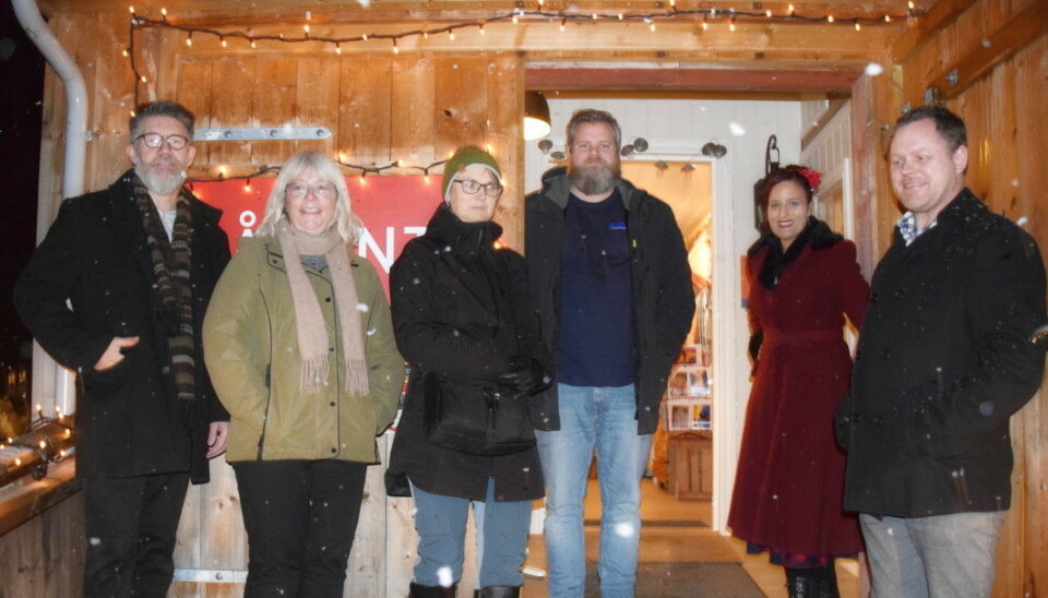 Tom Godtland, Mie Sandø, Eli Solvik, Stian Bekken, Inga Dalsegg og Thomas Andersen ønsker alle velkommen til julemarked i Rindal.