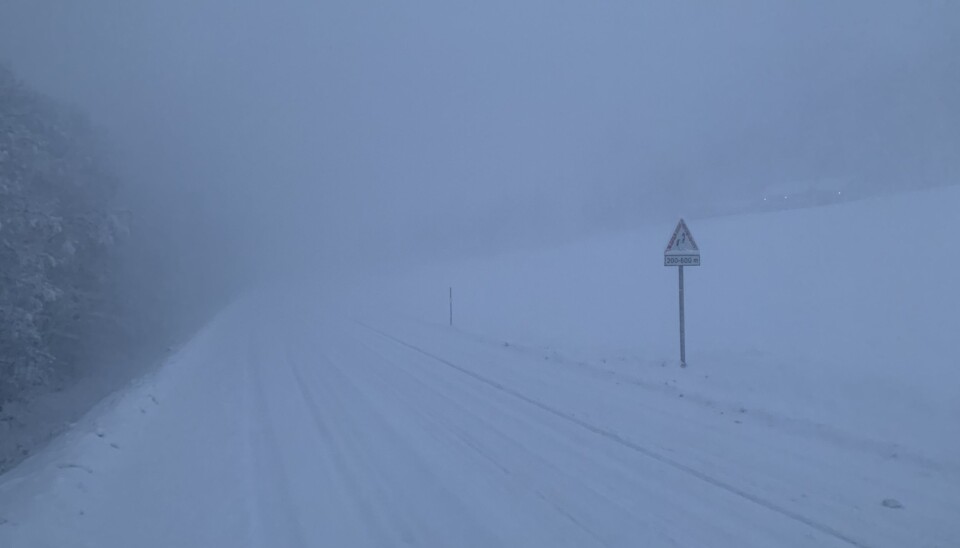Snø og vind skaper fortsatt problemer på veiene