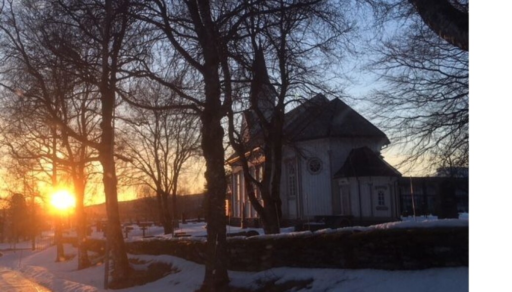 Øye kyrkje i solnedgang Øye kyrkje i solnedgang