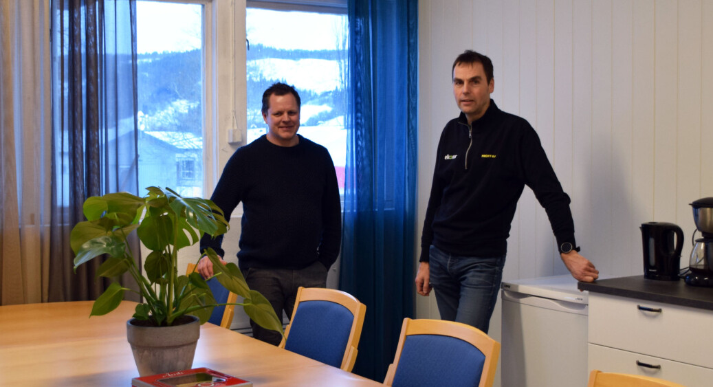 Thomas Andersen i Solgardiner og Nils Ingar Halgunset i Proff EL & IT. De har pusset opp litt i lokalene, og gardinene er i Solgardiner sitt sortiment. Thomas Andersen i Solgardiner og Nils Ingar Halgunset i Proff EL & IT. De har pusset opp litt i lokalene, og gardinene er i Solgardiner sitt sortiment.