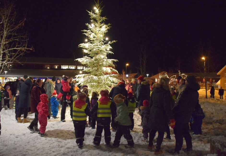 Julegrantenning i Rindal sentrum