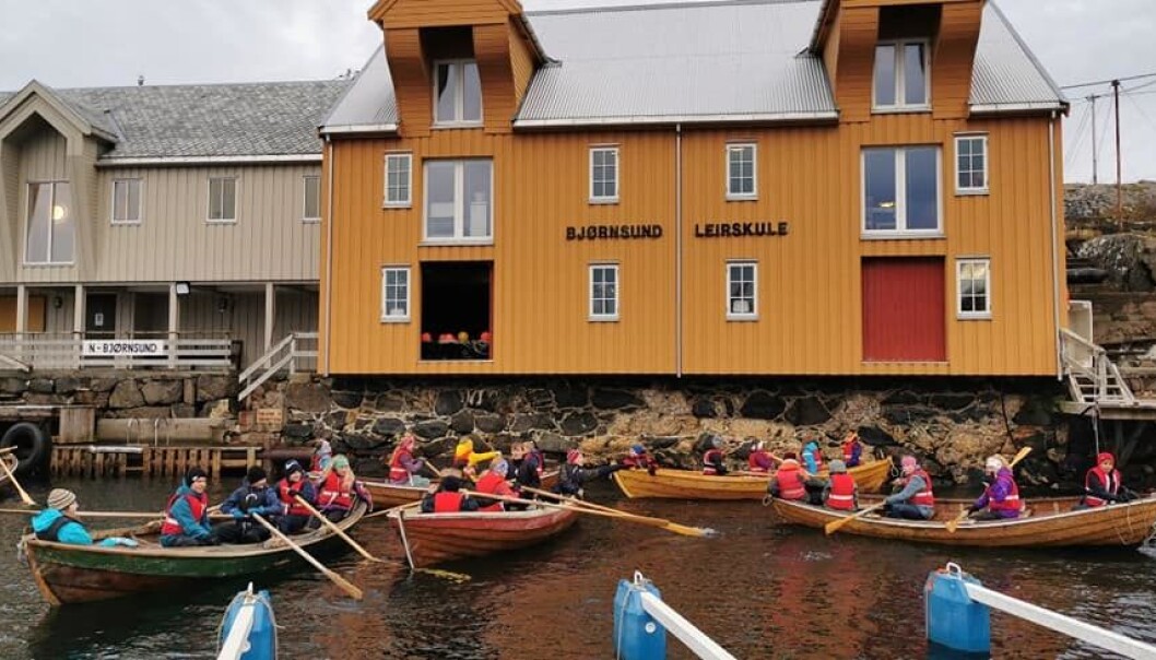 Båtliv er en stor del av leirskolen Båtliv er en stor del av leirskolen