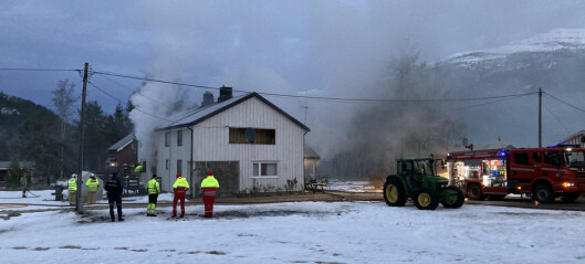 Boligbrann i Todalen - Brannen er slukket og to beboere evakuert