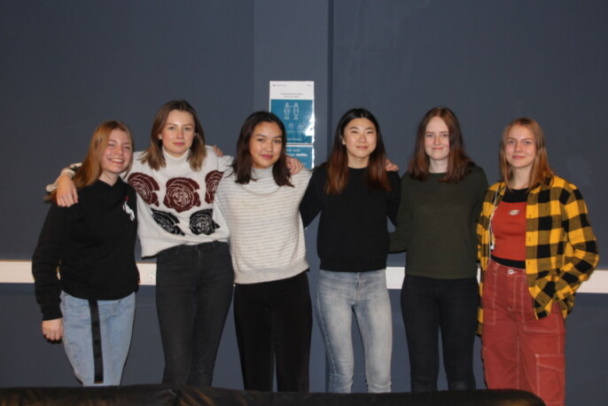 F. V Mette Madaus, Hannah Sjøflot Bremer, Emily Stangvik, Ragna Bolme Evjen, Silje Walltin og Astrid Dammen Gjeldnes. F. V Mette Madaus, Hannah Sjøflot Bremer, Emily Stangvik, Ragna Bolme Evjen, Silje Walltin og Astrid Dammen Gjeldnes.