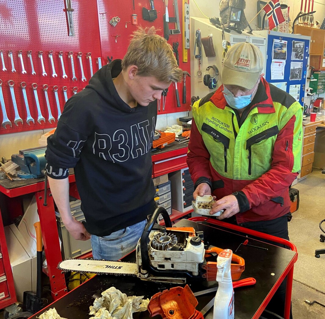 Vedlikehald av motorsag. Vedlikehald av motorsag.