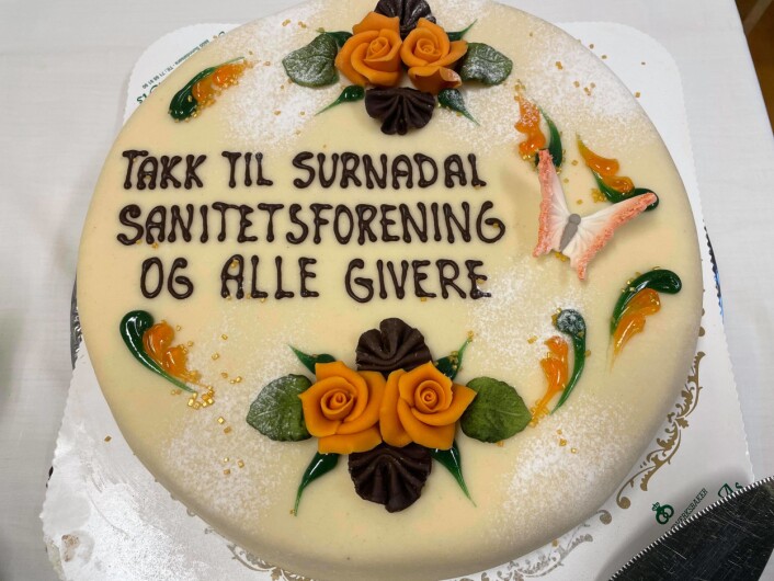 Det blir ikkje ordentleg kakefeiring utan eit bilete av sjølve kaka! Det blir ikkje ordentleg kakefeiring utan eit bilete av sjølve kaka!