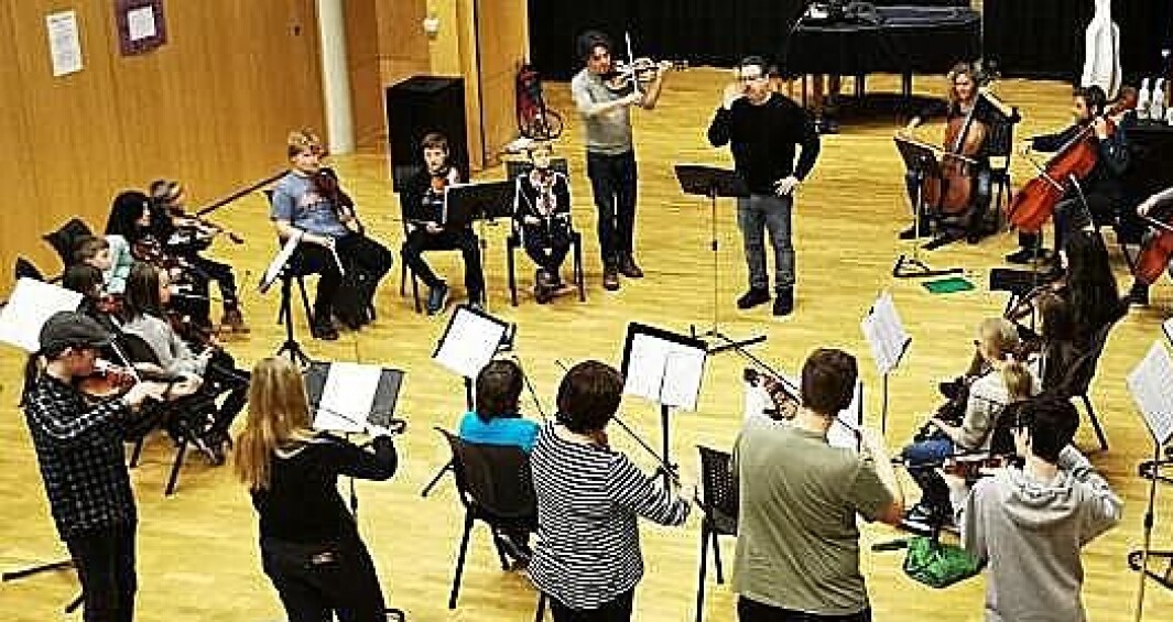 Mange flinke elever fra Sunndal kulturskole og kulturskolen i Surnadal og Rindal hadde et fint seminar med 3 stk fra Trondheimsolistene. Mange flinke elever fra Sunndal kulturskole og kulturskolen i Surnadal og Rindal hadde et fint seminar med 3 stk fra Trondheimsolistene.