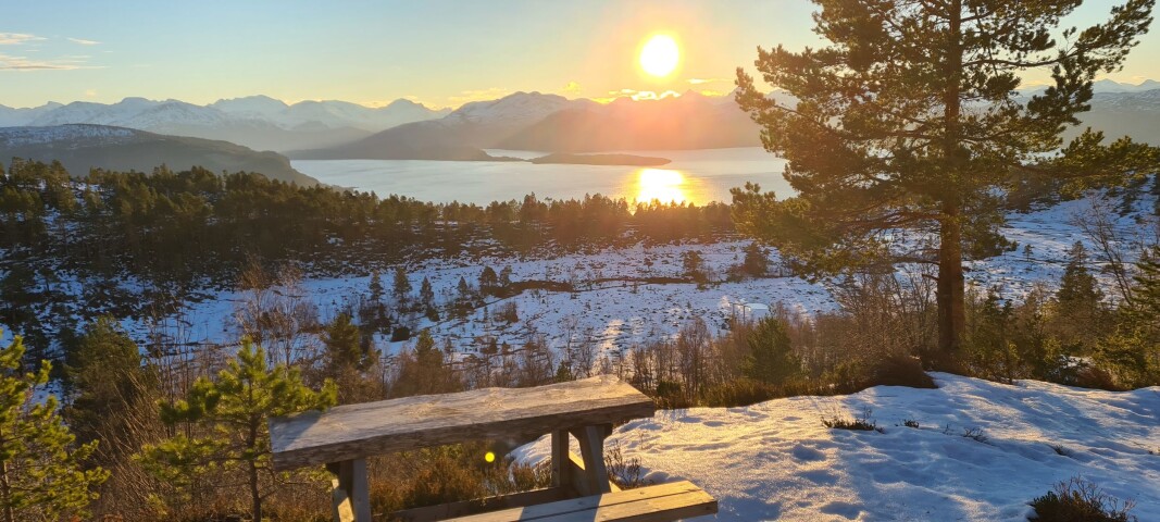 Utsikt fra Flesasetra mot Stangvikfjorden/Neslandet med mer. Utsikt fra Flesasetra mot Stangvikfjorden/Neslandet med mer.