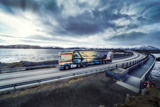 Melby-varer under transport. Melby-varer under transport.