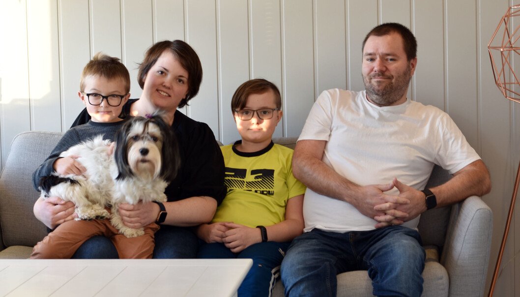 Lillian og Theodor sammen med Ask, Linus og hunden Molly Lillian og Theodor sammen med Ask, Linus og hunden Molly