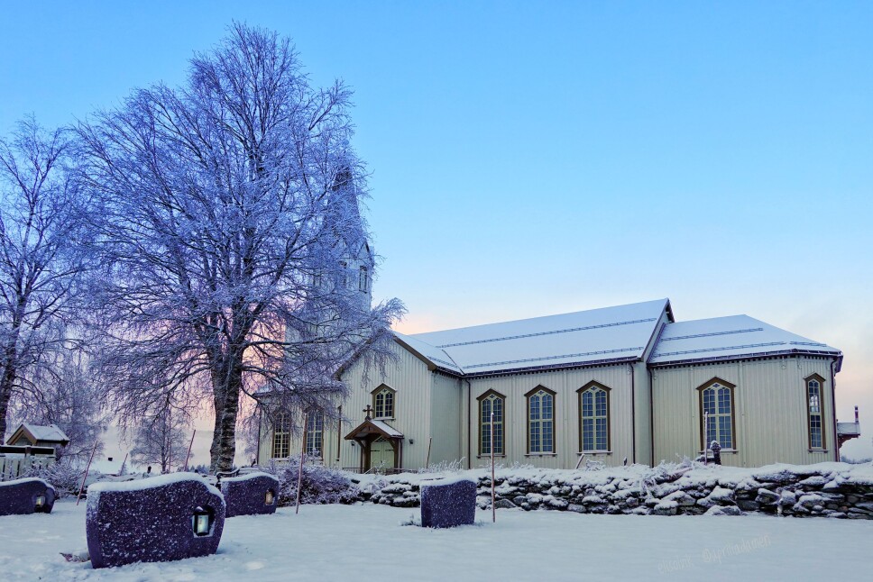 Inntil hundre i kyrkja!