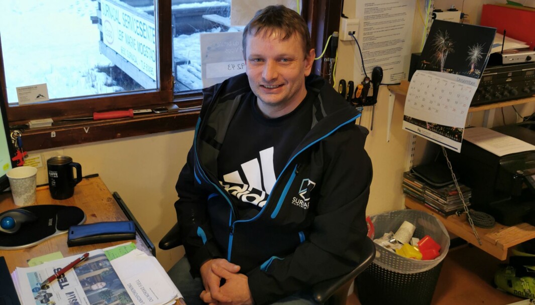 Odd Rune Hoem har grunn til å smile for en sesong han omtaler som "over all forventning" så langt, med åpent 44 dager. Nå må han og alpinsenteret imidlertid stenge bakken midlertidig, etter at mildvær og regn har ført til at all natursnøen i bakken har smeltet. Odd Rune Hoem har grunn til å smile for en sesong han omtaler som "over all forventning" så langt, med åpent 44 dager. Nå må han og alpinsenteret imidlertid stenge bakken midlertidig, etter at mildvær og regn har ført til at all natursnøen i bakken har smeltet.