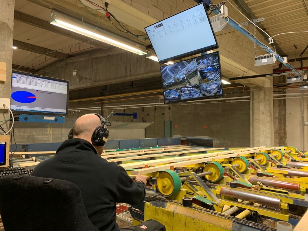 Gode data: Operatørene følger produksjonen fortløpende. Dataene fra sensorene er gode verktøy for å optimalisere prosessen. Gode data: Operatørene følger produksjonen fortløpende. Dataene fra sensorene er gode verktøy for å optimalisere prosessen.