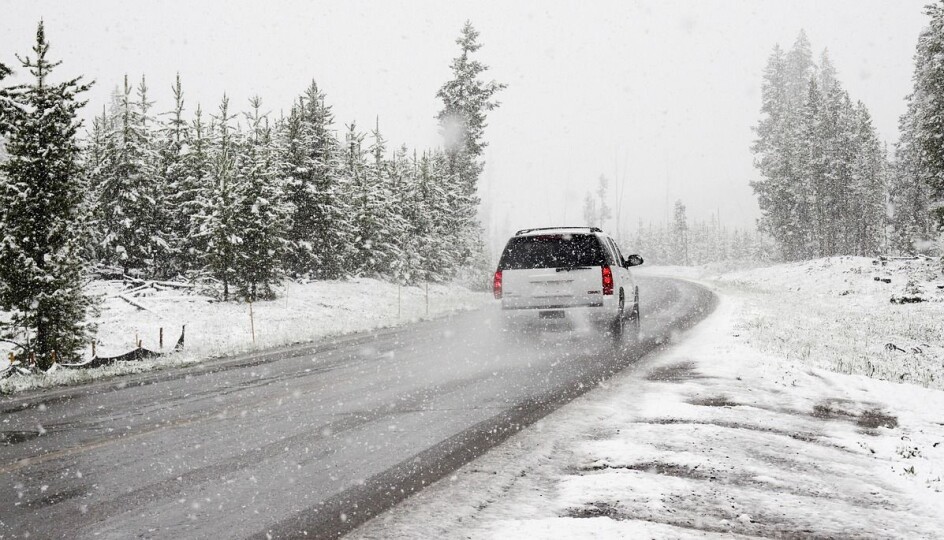 Mye snø kan føre til dårlige kjøreforhold. Kjør forsiktig!