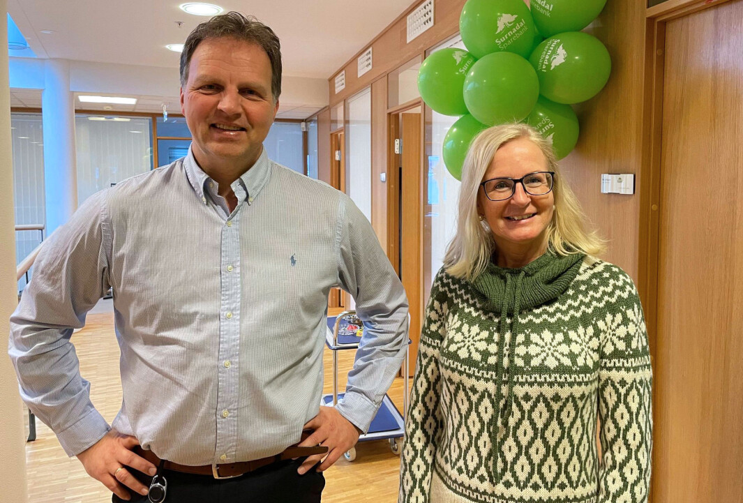 Administrerende banksjef Allan Troelsen og markedssjef Liv Dalsegg i Surnadal Sparebank. Administrerende banksjef Allan Troelsen og markedssjef Liv Dalsegg i Surnadal Sparebank.