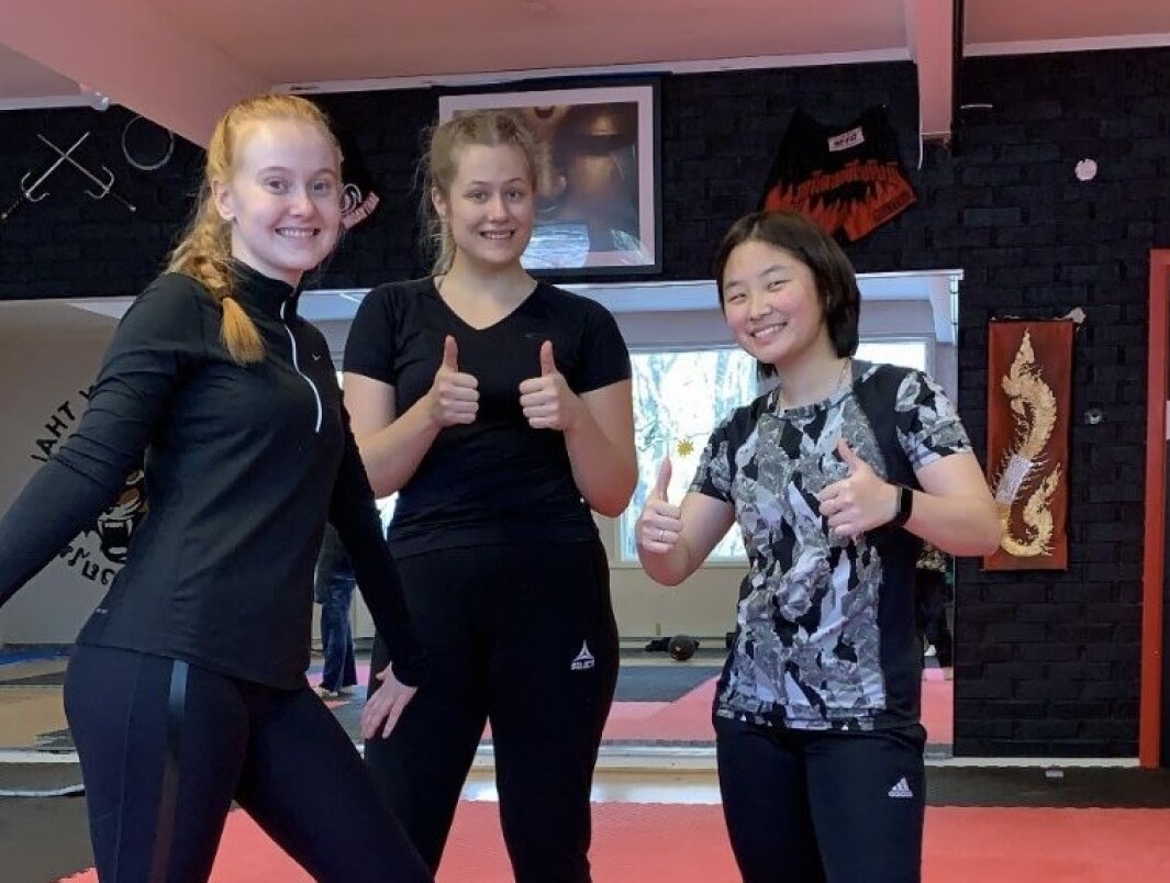 Trening i selvforsvar for damer. Vanja i midten, sammen med to medelever fra handballinja. Trening i selvforsvar for damer. Vanja i midten, sammen med to medelever fra handballinja.