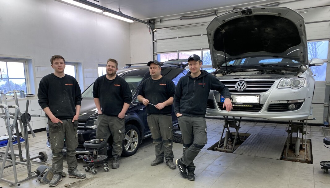 F.v. Leon Løften, Romund Korshamn Bakken, Tor Ivar Møkkelgård og Lars Ole Heggem hos Midt-Norge Autolakk F.v. Leon Løften, Romund Korshamn Bakken, Tor Ivar Møkkelgård og Lars Ole Heggem hos Midt-Norge Autolakk