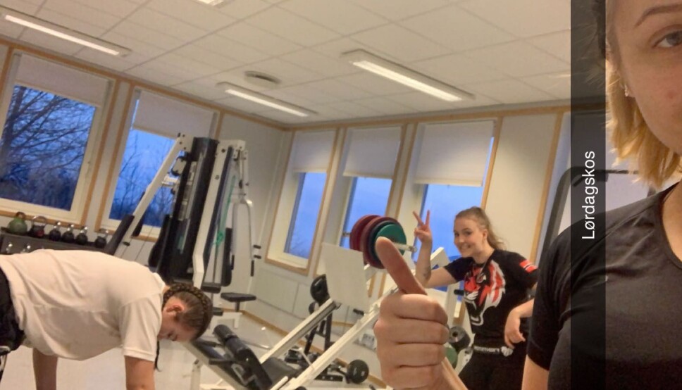 På treningsrommet på skolen en lørdag ettermiddag.