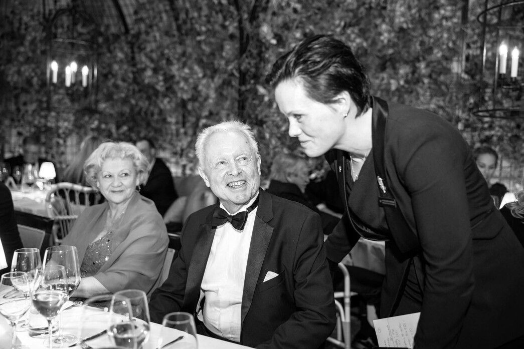 Ida Elisabeth Dønheim (t.h.) sammen med Bjarte Gjerde (i midten), prosjektleder og styremedlem Britannia Hotel og kona Ann-Britt Gjerde (t.v.). Bildet er tatt under den offisielle åpningsfesten etter totalrenoveringen av Britannia Hotel. Ida Elisabeth Dønheim (t.h.) sammen med Bjarte Gjerde (i midten), prosjektleder og styremedlem Britannia Hotel og kona Ann-Britt Gjerde (t.v.). Bildet er tatt under den offisielle åpningsfesten etter totalrenoveringen av Britannia Hotel.