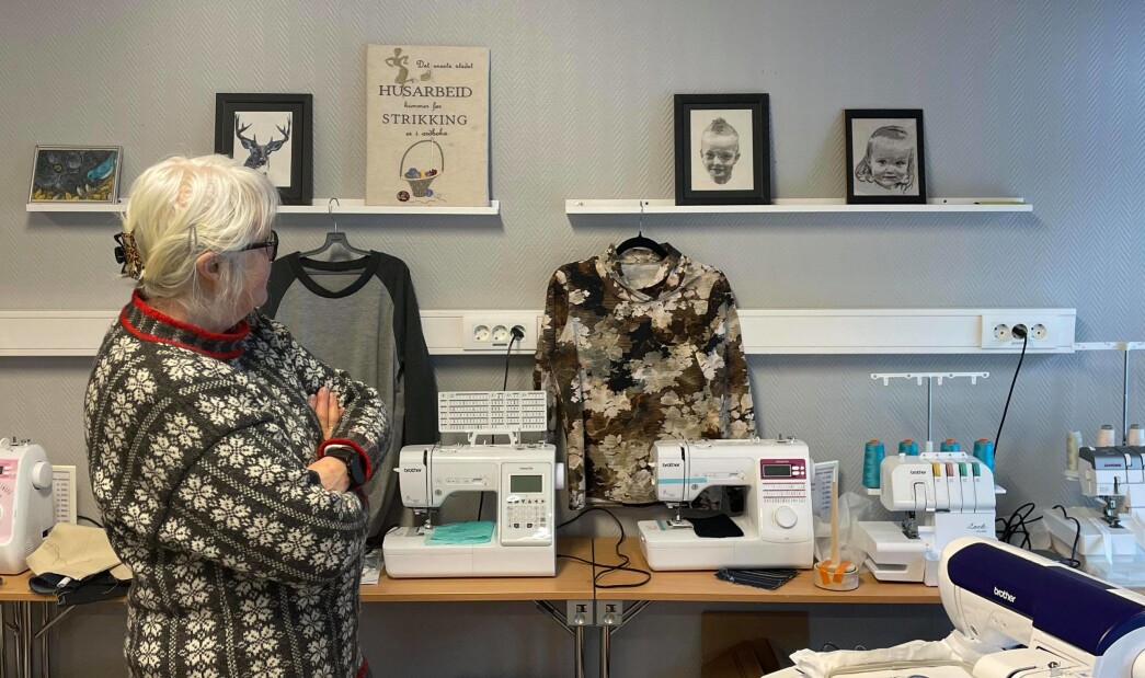 Ildri Tørset forteller at mange ber om å få laget broderier etter bilder av barna deres. Ildri Tørset forteller at mange ber om å få laget broderier etter bilder av barna deres.