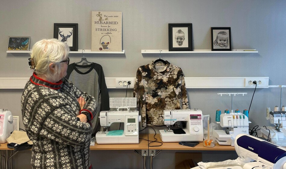 Ildri Tørset forteller at mange ber om å få laget broderier etter bilder av barna deres.